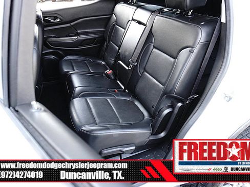 Used 2023 GMC Acadia SLT FWD image 14