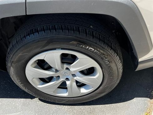 Used 2022 Toyota RAV4 LE AWD/4WD image 11