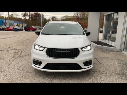 New 2026 Chrysler Pacifica Select image 2