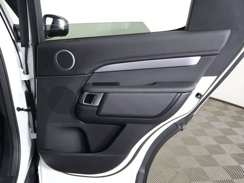 Used 2023 Land Rover Discovery S R-Dynamic image 32