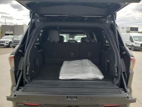 New 2025 Lincoln Navigator L Reserve w/ Jet Appearance Package image 8