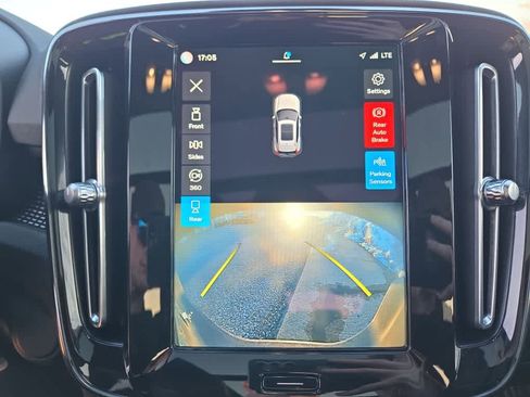 Used 2022 Volvo XC40 P8 Recharge Plus image 20