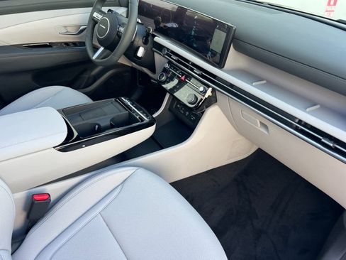 New 2025 Hyundai Tucson Limited image 16