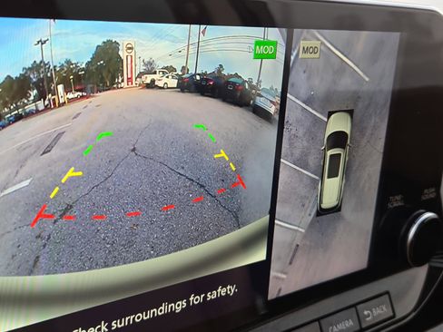 Used 2024 Nissan Pathfinder Platinum w/ Cargo Package image 25