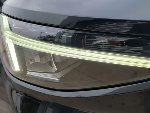 Used 2025 Volvo XC40 B5 Core image 11