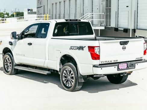 Used 2018 Nissan Titan PRO-4X w/ Pro-4x Convenience Package AWD/4WD image 44