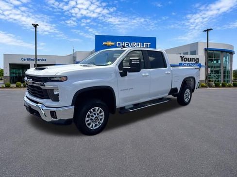 Used 2025 Chevrolet Silverado 2500 LT w/ Convenience Package AWD/4WD image 3