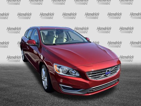 Used 2015 Volvo V60 T5 Premier Plus FWD image 2