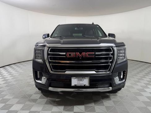 Used 2022 GMC Yukon XL SLT w/ SLT Premium Package AWD/4WD image 2