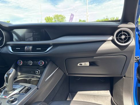 Certified 2023 Alfa Romeo Stelvio Veloce AWD/4WD image 33