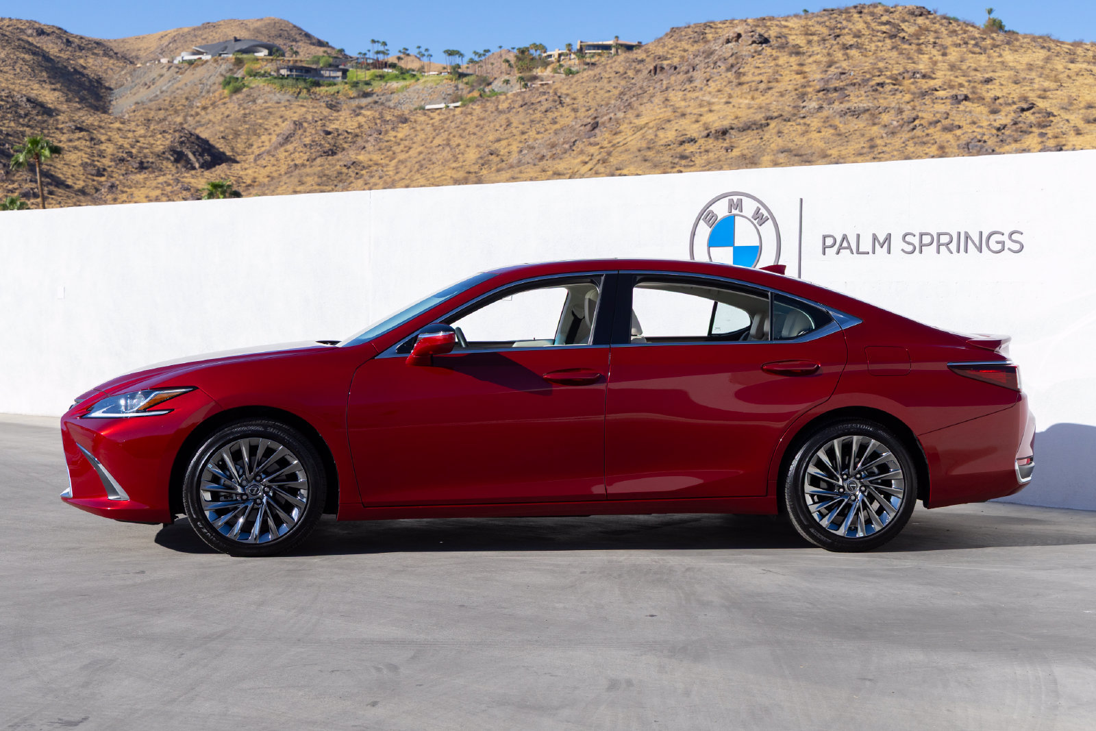 Used 2024 Lexus ES 300h w/ Technology Package FWD image 3