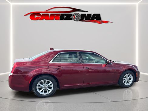 Used 2016 Chrysler 300 Limited RWD image 4