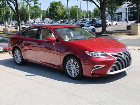 Used 2017 Lexus ES 350 w/ Premium Package FWD image 2