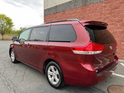 Used 2014 Toyota Sienna LE FWD image 5