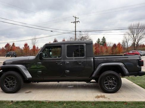 New 2025 Jeep Gladiator Sport image 27