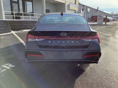 Used 2025 Hyundai Elantra SEL image 5