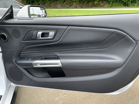 Used 2025 Ford Mustang Premium RWD image 36