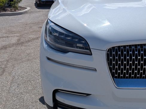 Used 2023 Lincoln Aviator 2WD w/ Premium Package image 9