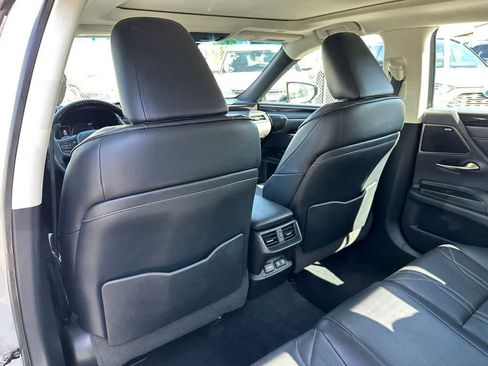 Used 2020 Lexus ES 350 w/ Luxury Package image 12