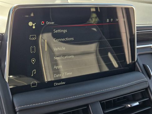 Used 2024 GMC Yukon SLT w/ SLT Luxury Package image 24