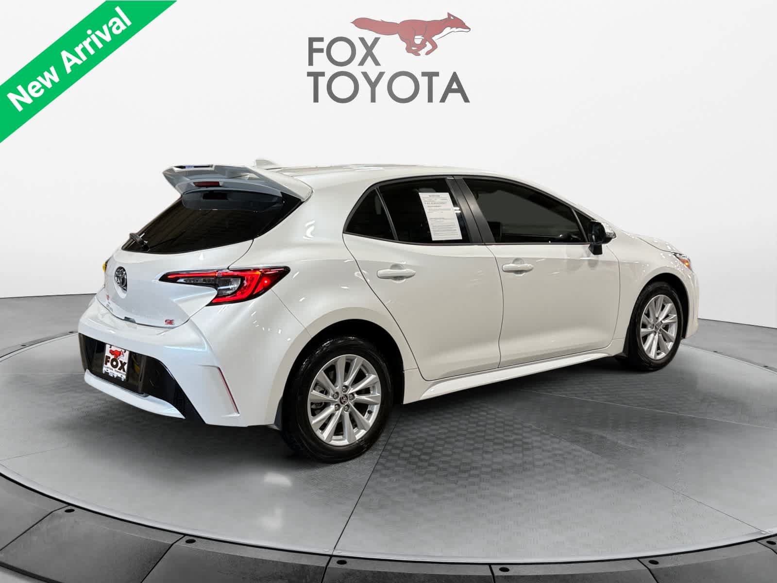 Used 2025 Toyota Corolla SE w/ SE Package FWD image 6