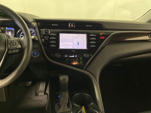 Used 2020 Toyota Camry LE FWD image 21