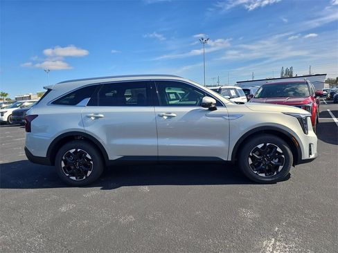 New 2026 Kia Sorento S image 9