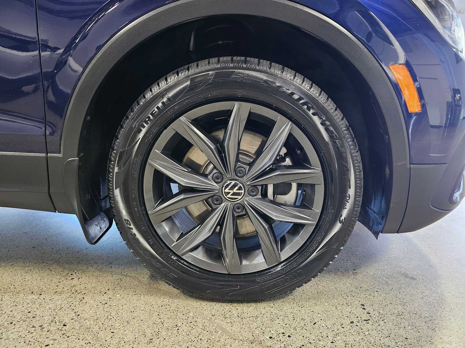 Used 2022 Volkswagen Tiguan SE w/ Panoramic Sunroof Package AWD/4WD image 9