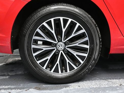 Used 2019 Volkswagen Jetta SE w/ Cold Weather Package image 14