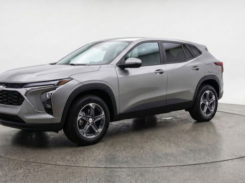 Used 2025 Chevrolet Blazer LT image 3