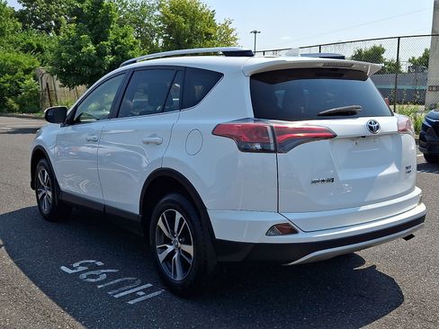 Used 2016 Toyota RAV4 XLE AWD/4WD image 4