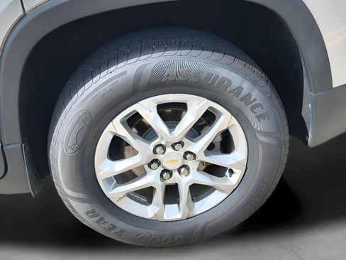 Used 2021 Chevrolet Traverse LS FWD image 3