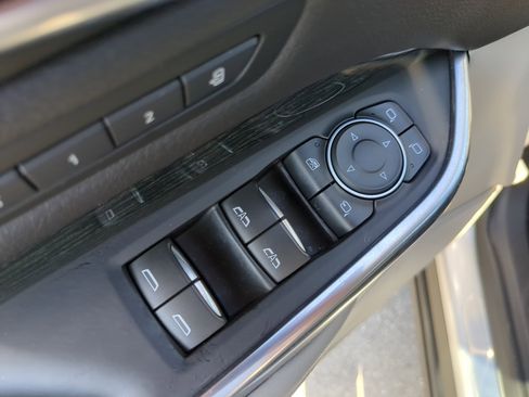 Used 2020 Cadillac XT4 Premium Luxury w/ Cold Weather Package image 17