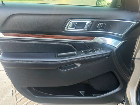Used 2017 Ford Explorer Limited w/ Equipment Group 301A FWD image 13