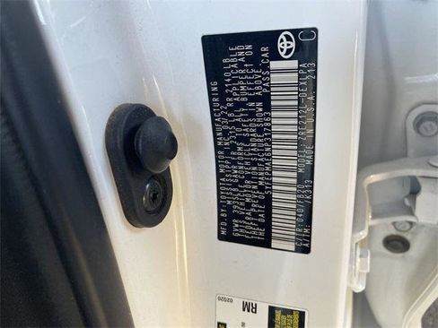 Certified 2022 Toyota Corolla LE FWD image 32