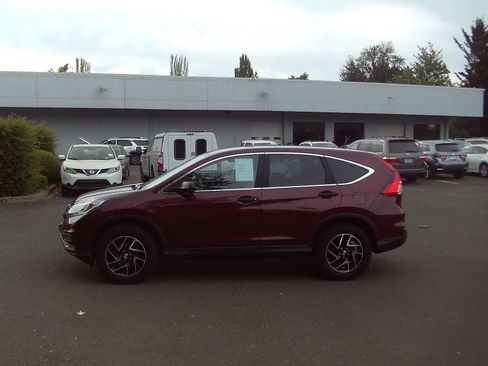 Used 2016 Honda CR-V SE image 2