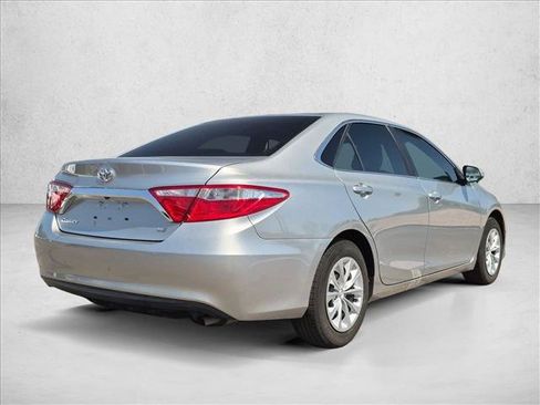 Used 2016 Toyota Camry LE FWD image 5