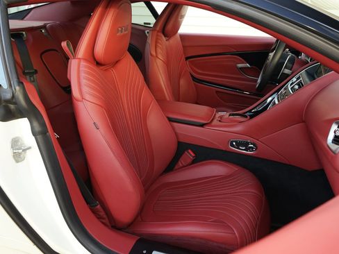 Used 2017 Aston Martin DB11 V12 RWD image 11