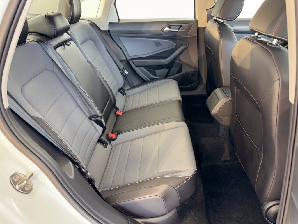 Used 2026 Volkswagen Jetta SE FWD image 29