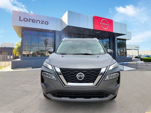 Used 2021 Nissan Rogue SV w/ Premium Package FWD image 2