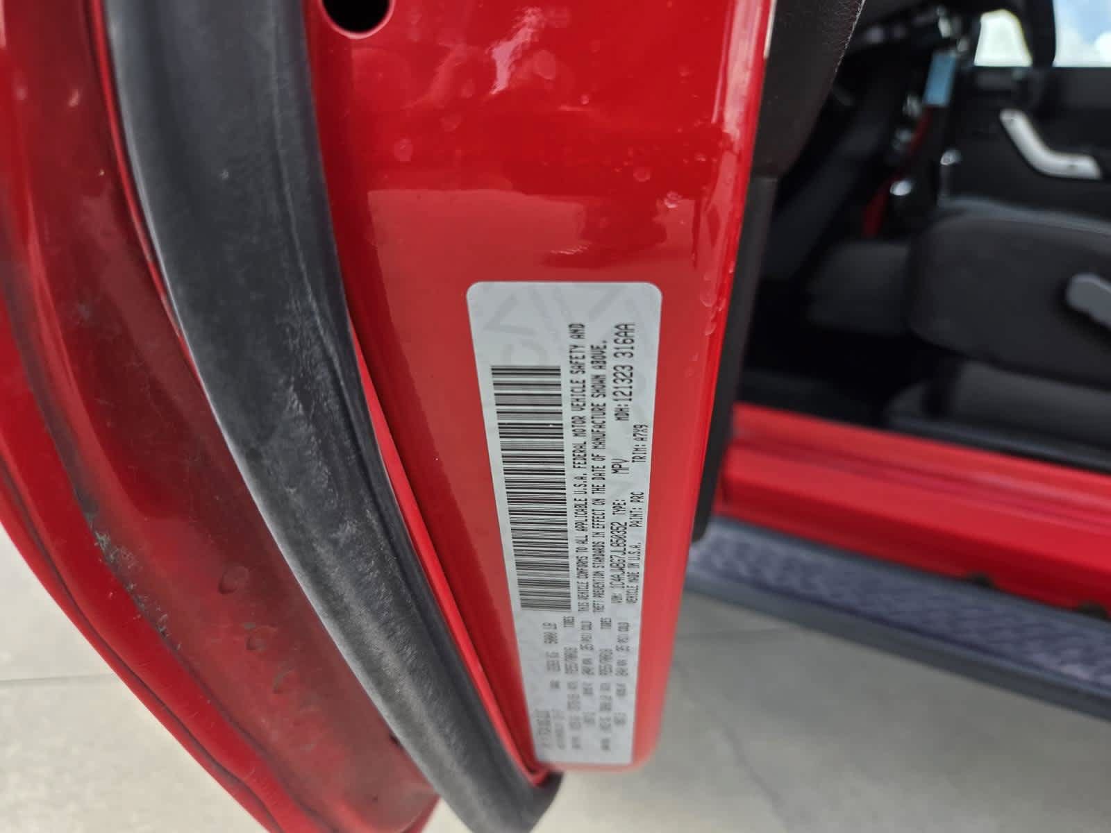 Used 2018 Jeep Wrangler Sahara w/ Connectivity Group AWD/4WD image 26