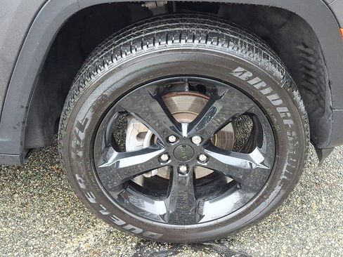 Certified 2024 Jeep Grand Cherokee Altitude image 9