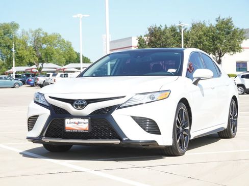 Used 2020 Toyota Camry XSE FWD image 4
