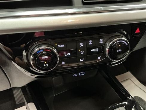 New 2026 Chevrolet Trax LT w/ LT Convenience Package FWD image 16