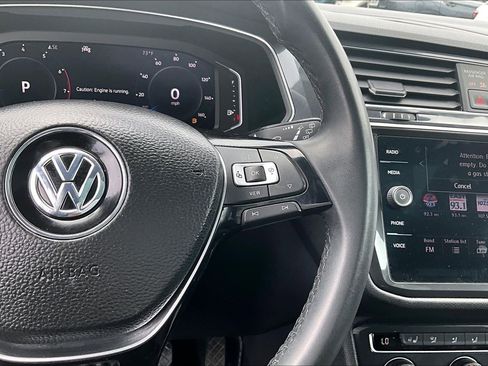 Used 2020 Volkswagen Tiguan SEL FWD image 12