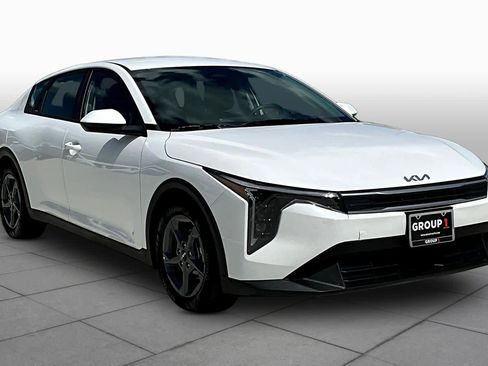 Certified 2025 Kia K4 LXS image 3