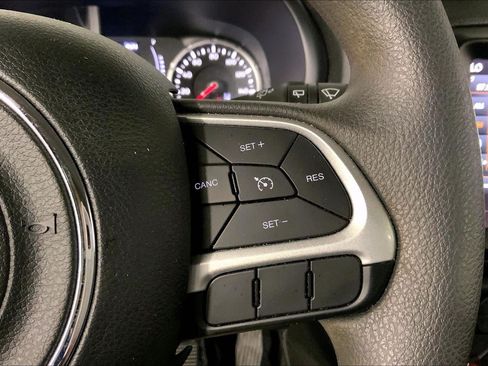 Used 2023 Jeep Renegade Latitude AWD/4WD image 19