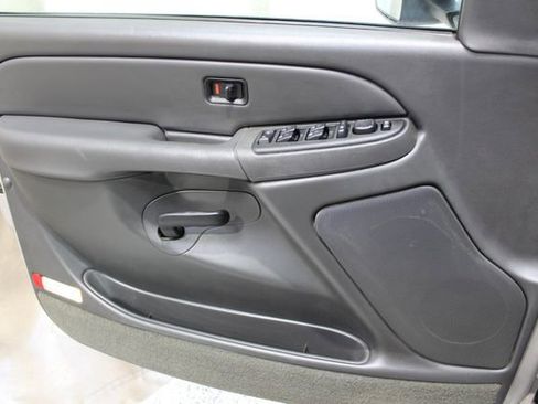 Used 2004 Chevrolet Silverado 2500 LS w/ Heavy-Duty Power Package image 30