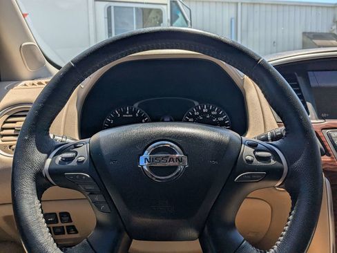 Used 2017 Nissan Pathfinder Platinum FWD image 22