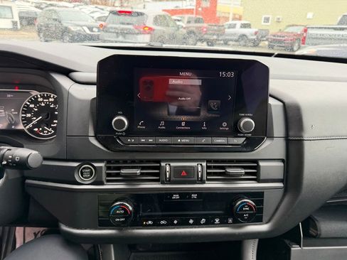 Used 2023 Nissan Pathfinder S image 18